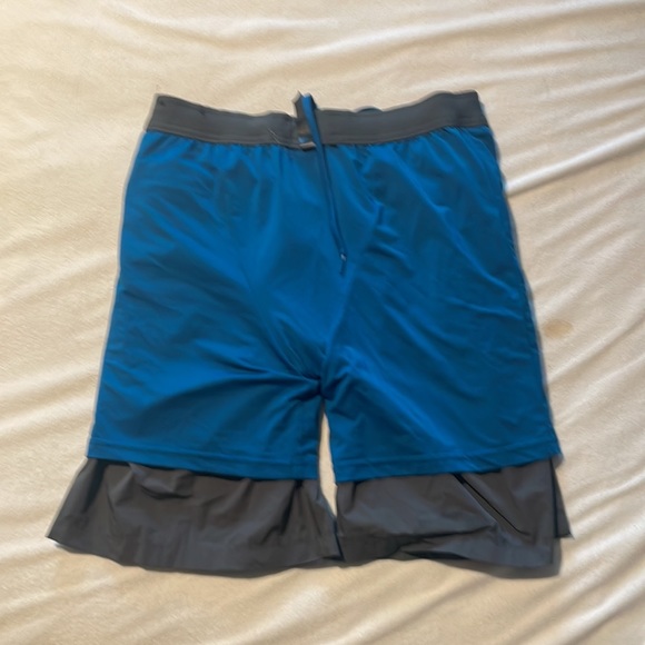 Kirkland hybrid swim shorts size M - Picture 3 of 4